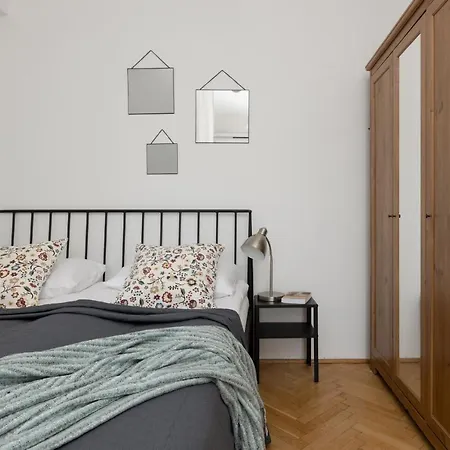 Cozy Studio With Bath Bielany By Renters *